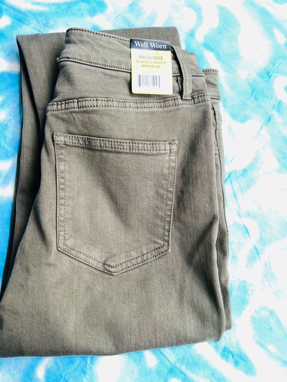 Well Worn High-Rise Straight Jeans in Olive Green